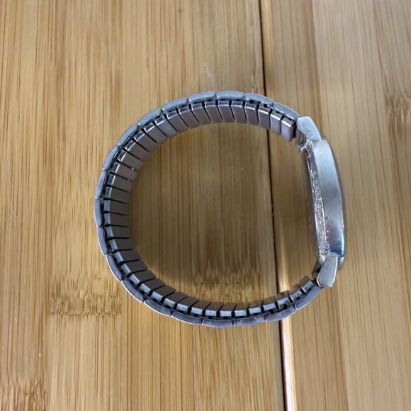 Vintage Galaxie by Elgin Two Tone Stretch Metal Watch W1477, 37mm - Picture 4 of 5